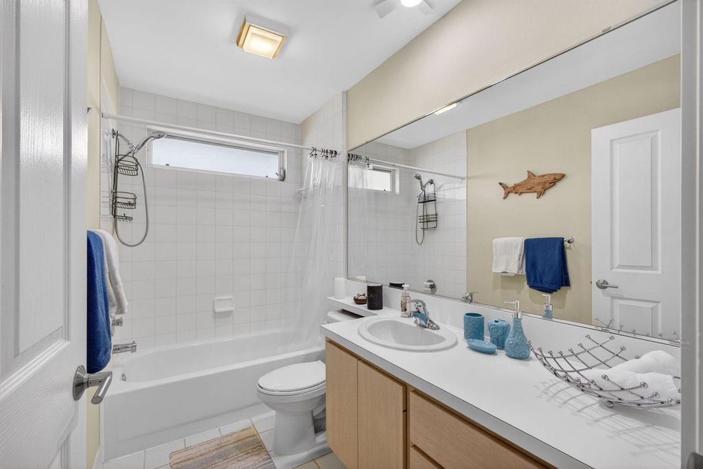 Image 32 of property listing at 1702 Silverleaf Oak Court, Palm Beach Gardens, FL 33410
