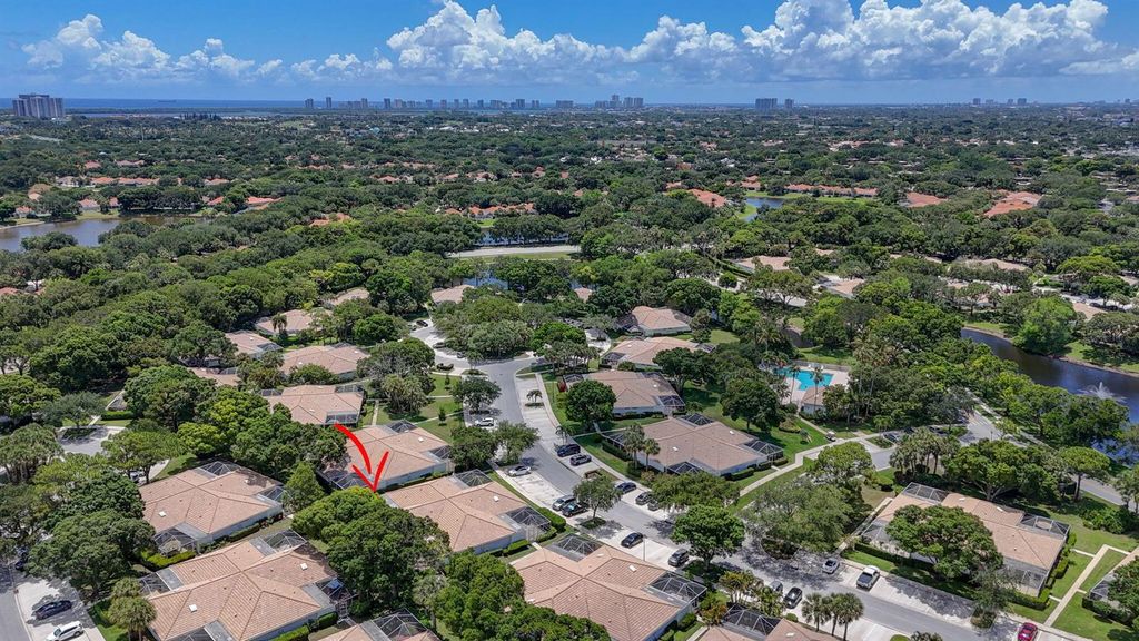 Image 38 of property listing at 1702 Silverleaf Oak Court, Palm Beach Gardens, FL 33410