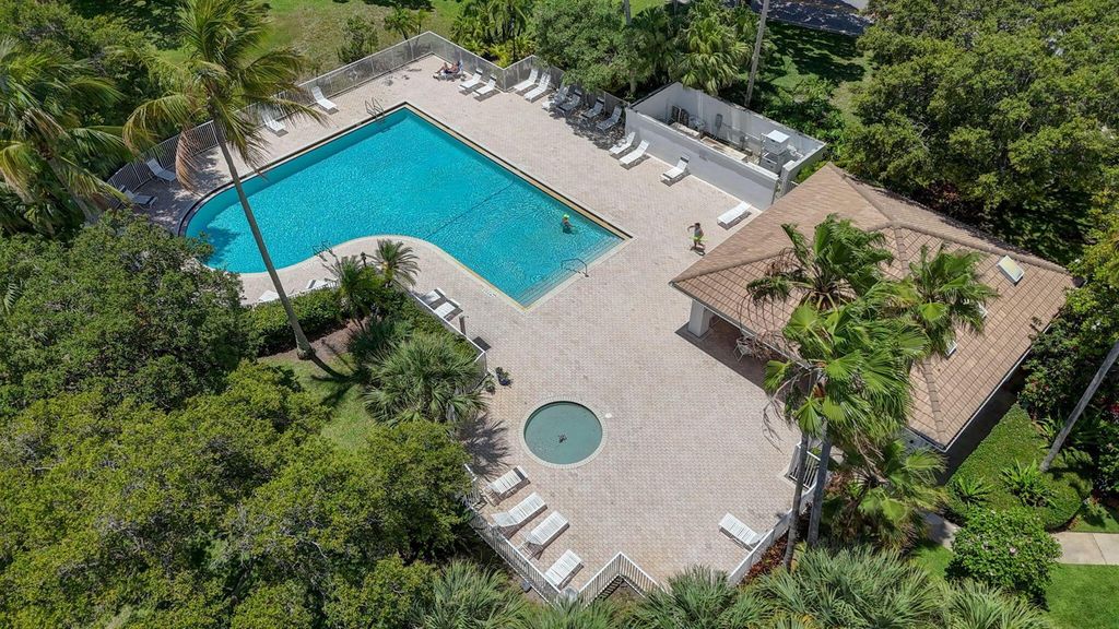 Image 39 of property listing at 1702 Silverleaf Oak Court, Palm Beach Gardens, FL 33410