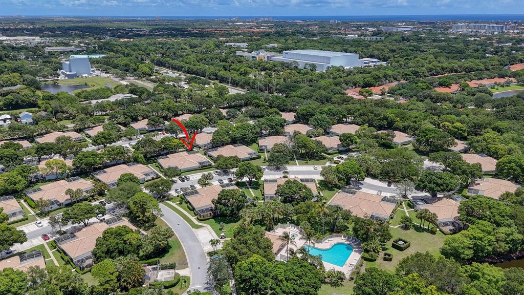 Image 4 of property listing at 1702 Silverleaf Oak Court, Palm Beach Gardens, FL 33410