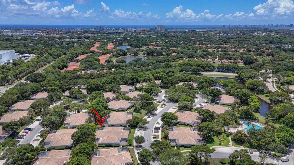 Image 40 of property listing at 1702 Silverleaf Oak Court, Palm Beach Gardens, FL 33410