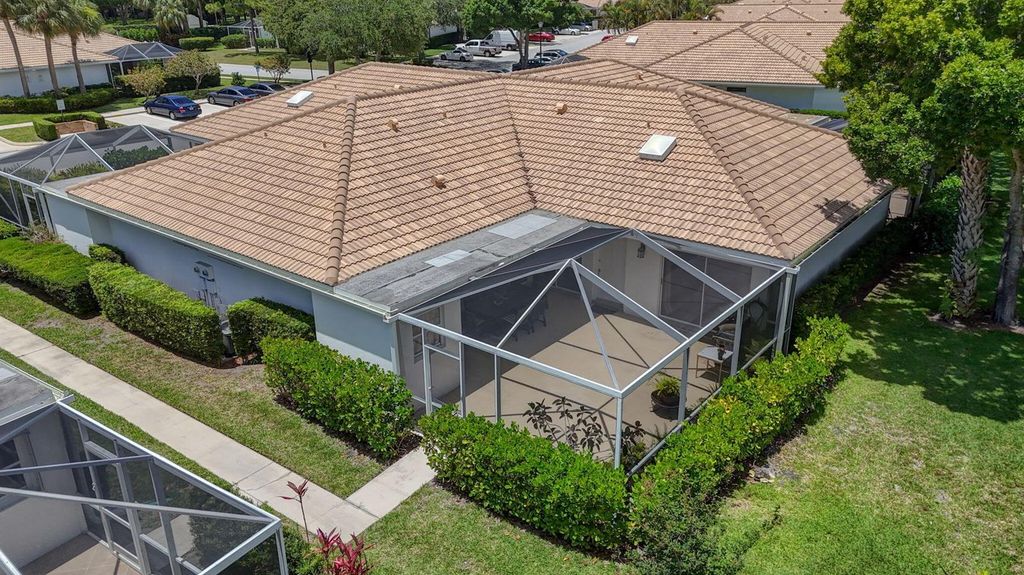 Image 5 of property listing at 1702 Silverleaf Oak Court, Palm Beach Gardens, FL 33410