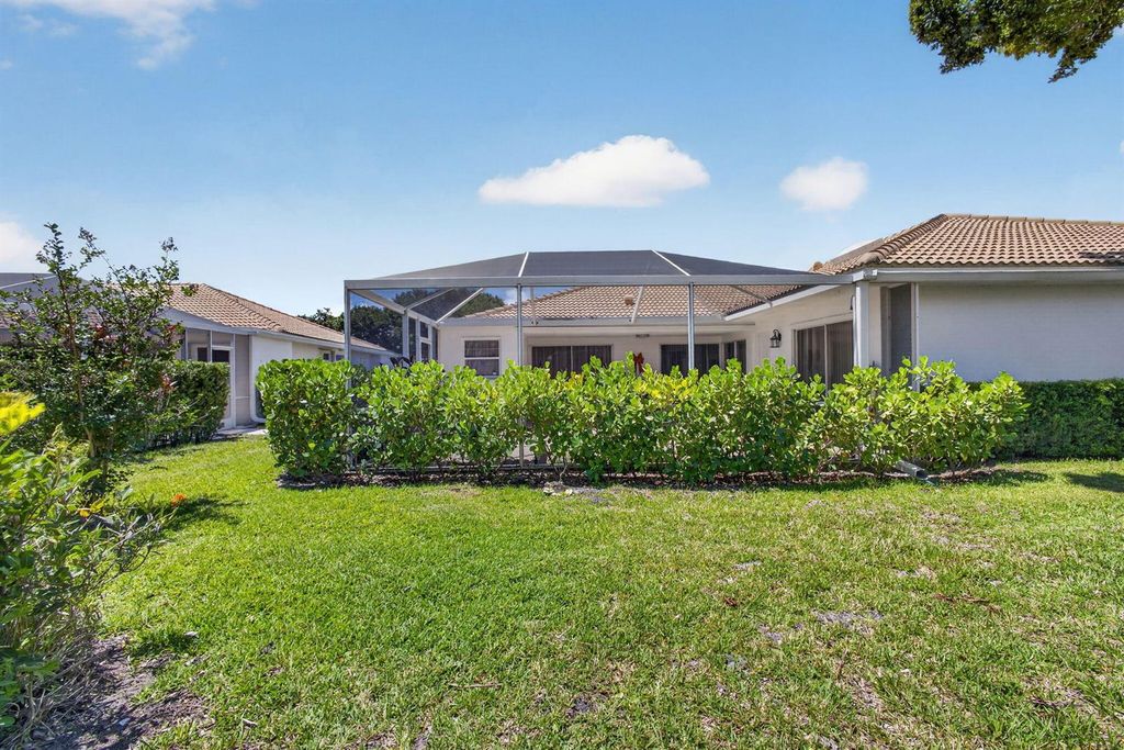 Image 8 of property listing at 1702 Silverleaf Oak Court, Palm Beach Gardens, FL 33410