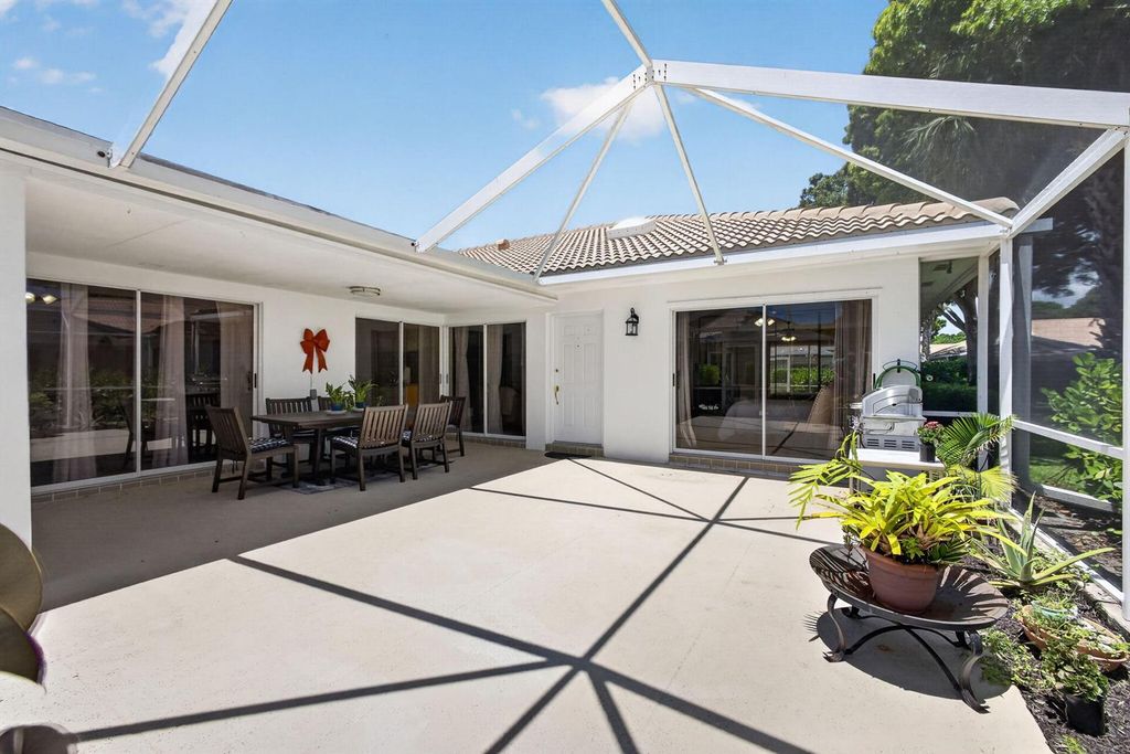 Image 9 of property listing at 1702 Silverleaf Oak Court, Palm Beach Gardens, FL 33410