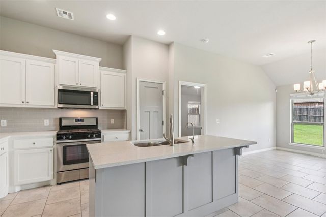 9421 NW 87th Place, Yukon, OK 73099