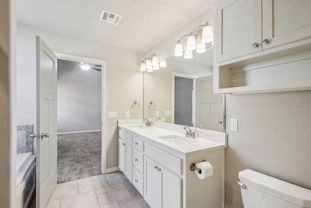 9421 NW 87th Place, Yukon, OK 73099