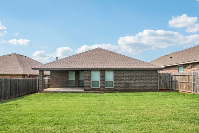 9421 NW 87th Place, Yukon, OK 73099