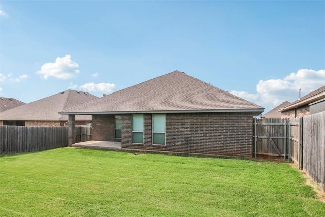 9421 NW 87th Place, Yukon, OK 73099