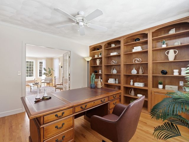 2 Pipers Gln, Andover, MA 01810