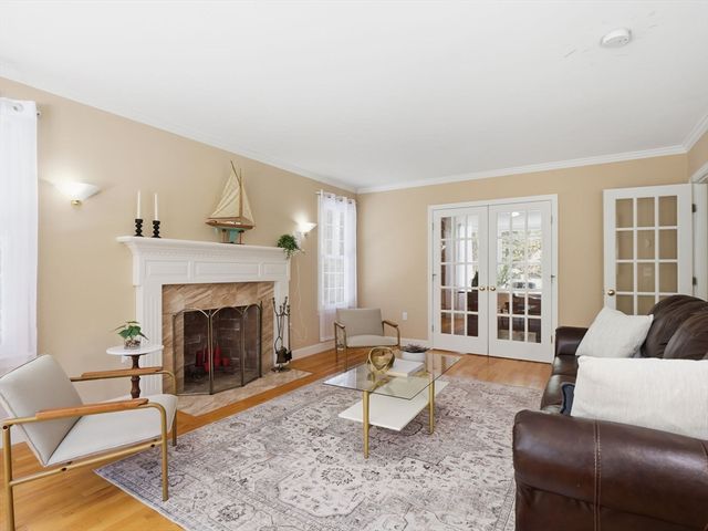 2 Pipers Gln, Andover, MA 01810