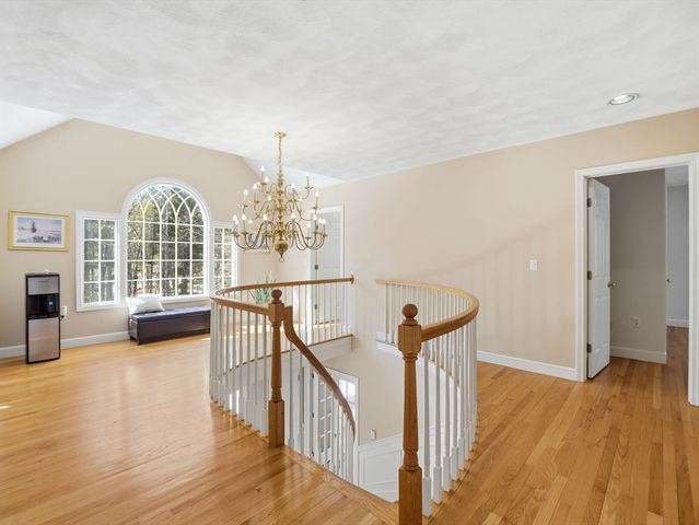 2 Pipers Gln, Andover, MA 01810