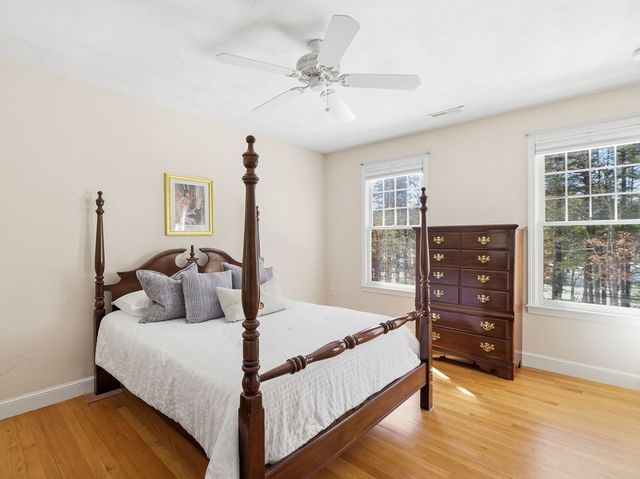 2 Pipers Gln, Andover, MA 01810