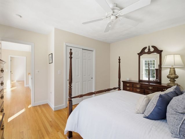 2 Pipers Gln, Andover, MA 01810