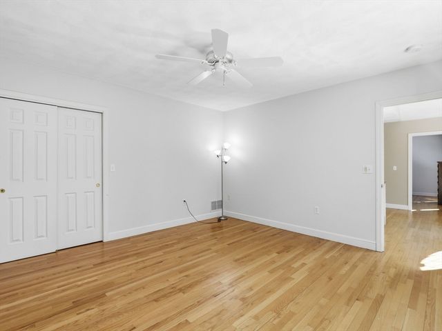 2 Pipers Gln, Andover, MA 01810