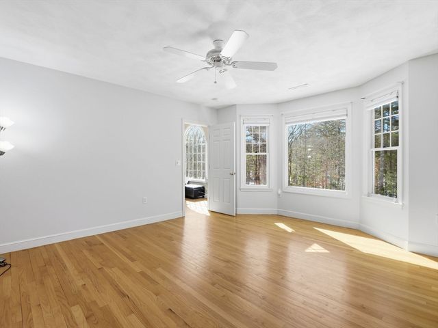 2 Pipers Gln, Andover, MA 01810