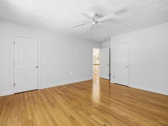 2 Pipers Gln, Andover, MA 01810