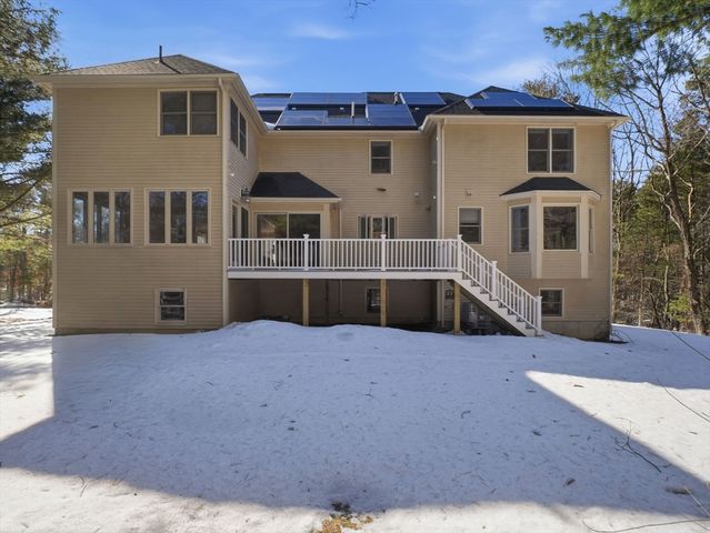 2 Pipers Gln, Andover, MA 01810