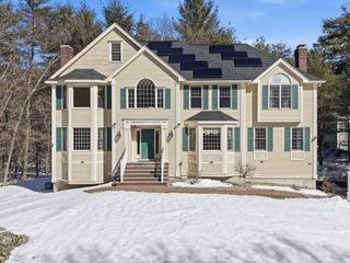2 Pipers Gln, Andover, MA 01810