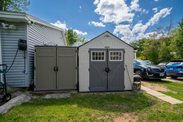 209 Chases Grove Road, Derry, NH 03038