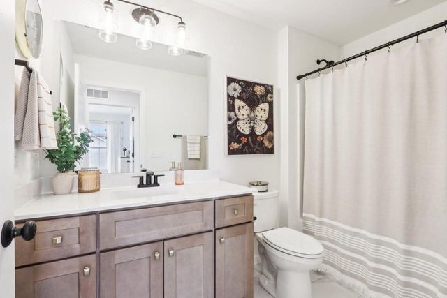 981 Lagom WAY, Oconomowoc, WI 53066