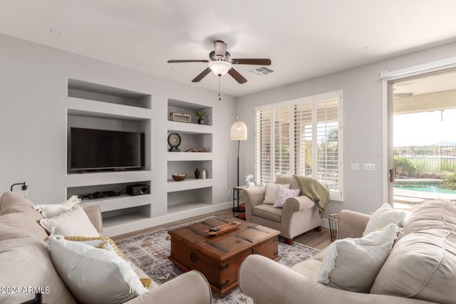 3725 E Meadowview Drive, Gilbert, AZ 85298