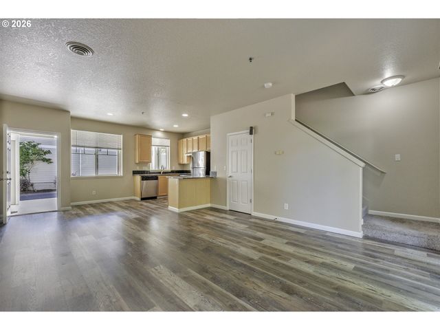 1179 Ne 86TH Way, Hillsboro, OR 97006
