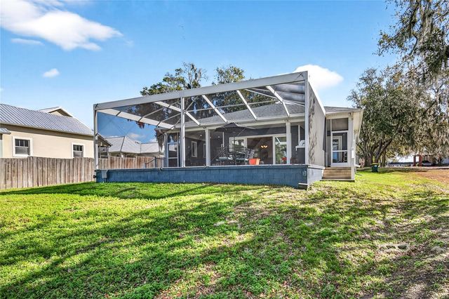 264 S CENTRAL AVENUE, Umatilla, FL 32784