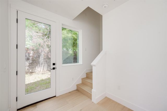 1928 Miles Ave 2, Austin, TX 78745