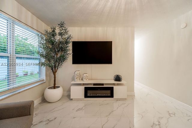 1600 N 68th Ave 0, Hollywood, FL 33024