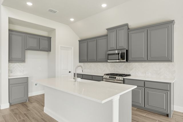 7700 Gatevine Avenue, Joshua, TX 76058