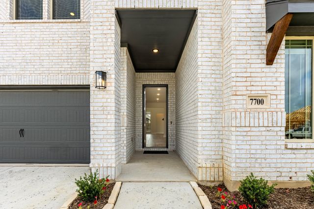 7700 Gatevine Avenue, Joshua, TX 76058