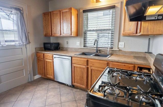 529 SUMMER Street, Rockford, IL 61103