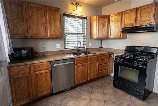 529 SUMMER Street, Rockford, IL 61103