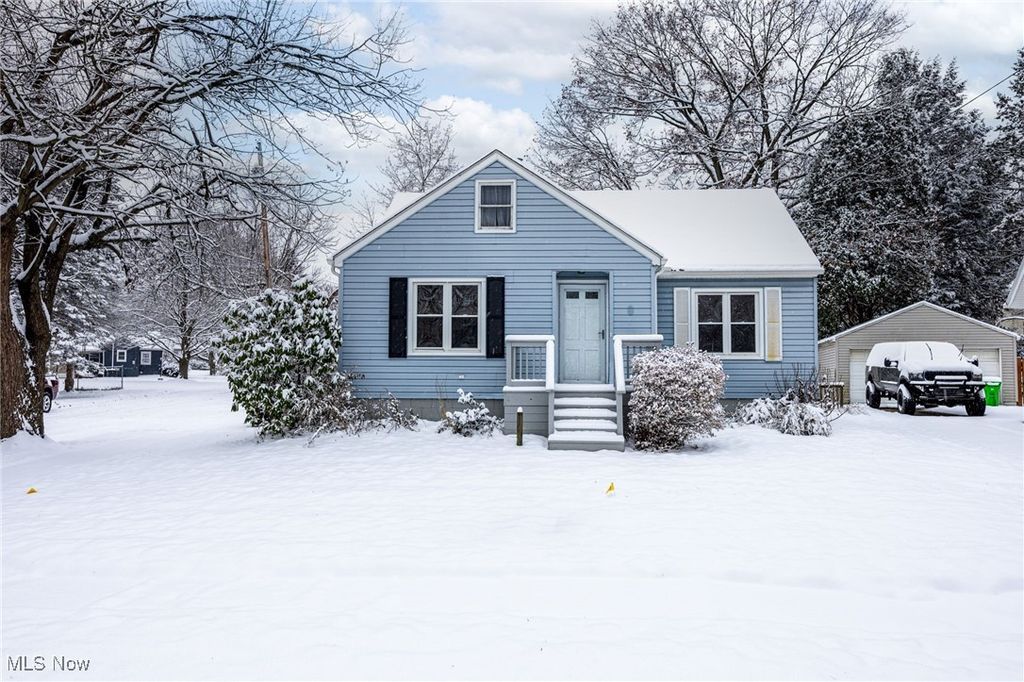 96 Waltz Drive, Barberton, OH 44203