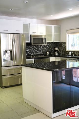 137 S Rexford Drive 1, Beverly Hills, CA 90212