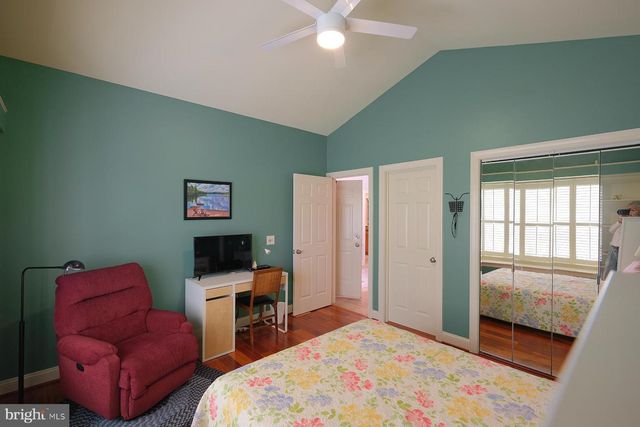 18710 DOVER DR, Hagerstown, MD 21742