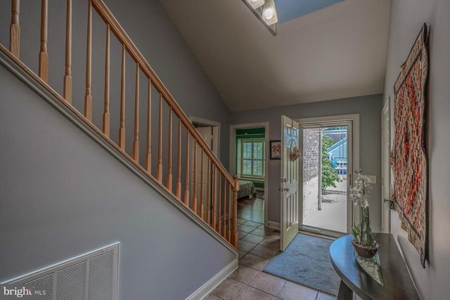 18710 DOVER DR, Hagerstown, MD 21742