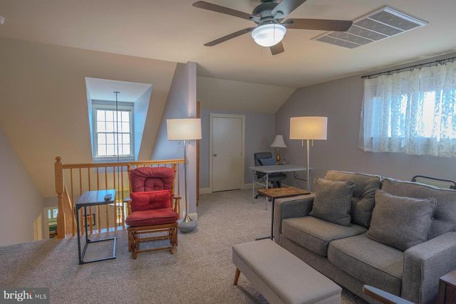 18710 DOVER DR, Hagerstown, MD 21742