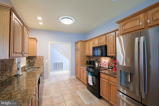 18710 DOVER DR, Hagerstown, MD 21742
