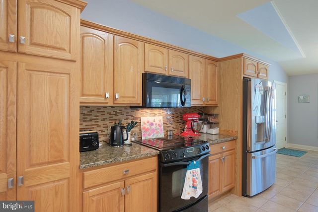 18710 DOVER DR, Hagerstown, MD 21742