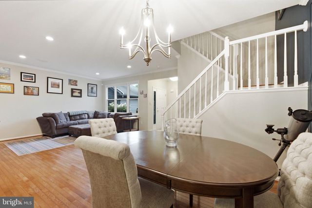 4 HILLSIDE CT, Lambertville, NJ 08530