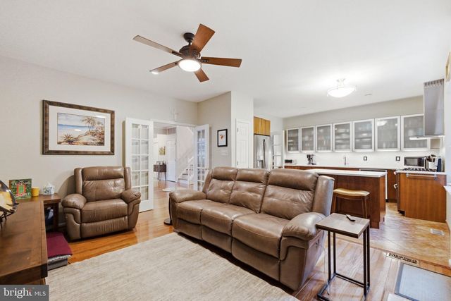 4 HILLSIDE CT, Lambertville, NJ 08530