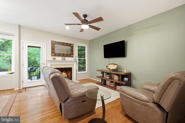 4 HILLSIDE CT, Lambertville, NJ 08530