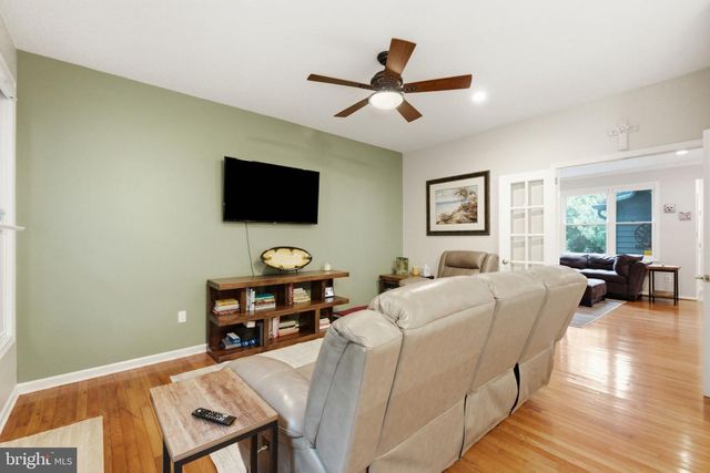 4 HILLSIDE CT, Lambertville, NJ 08530