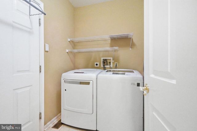 4 HILLSIDE CT, Lambertville, NJ 08530
