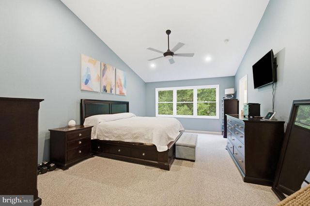 4 HILLSIDE CT, Lambertville, NJ 08530