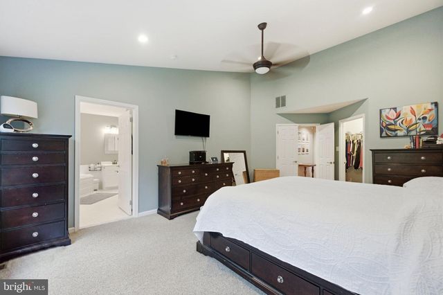 4 HILLSIDE CT, Lambertville, NJ 08530