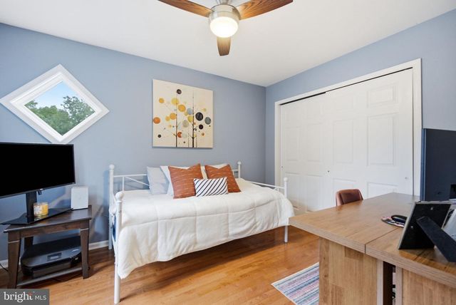 4 HILLSIDE CT, Lambertville, NJ 08530