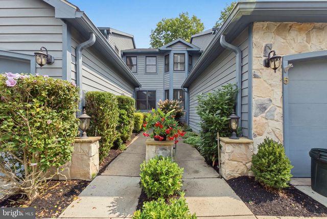 4 HILLSIDE CT, Lambertville, NJ 08530