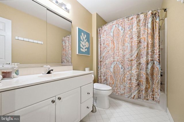4 HILLSIDE CT, Lambertville, NJ 08530